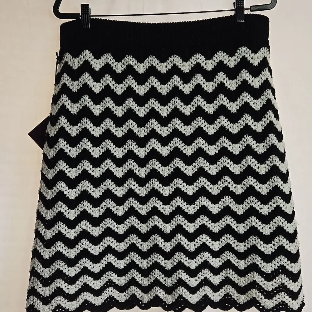 Ava & Viv Black and White Chevron Knit A-Line Skirt